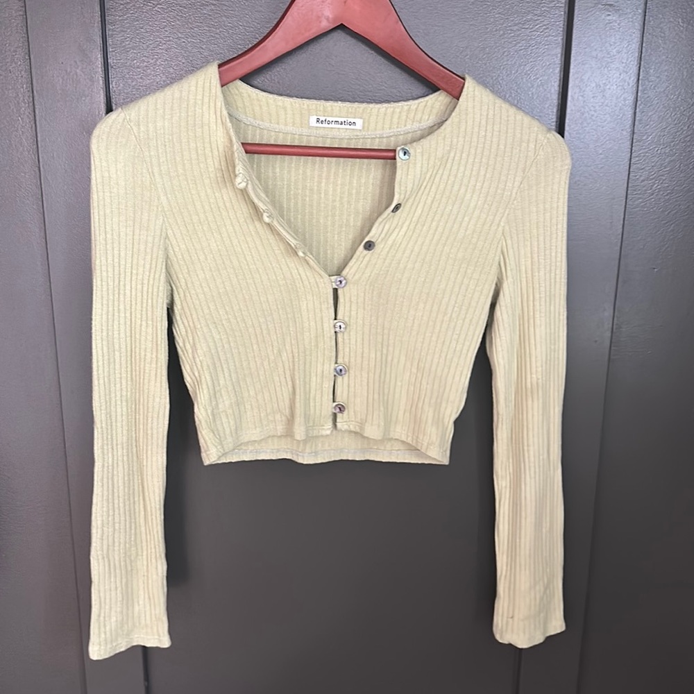 REFORMATION SET 🤩 CHANTEL RIBBED CROPPED CARDIGAN & SKIRT SET IN LIGHT SAGE.